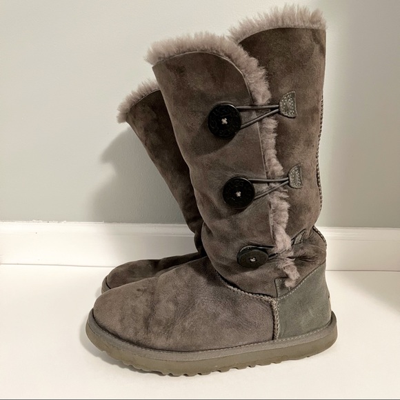 UGG Shoes - UGG Bailey Button Triplet Gray Boots Size 8